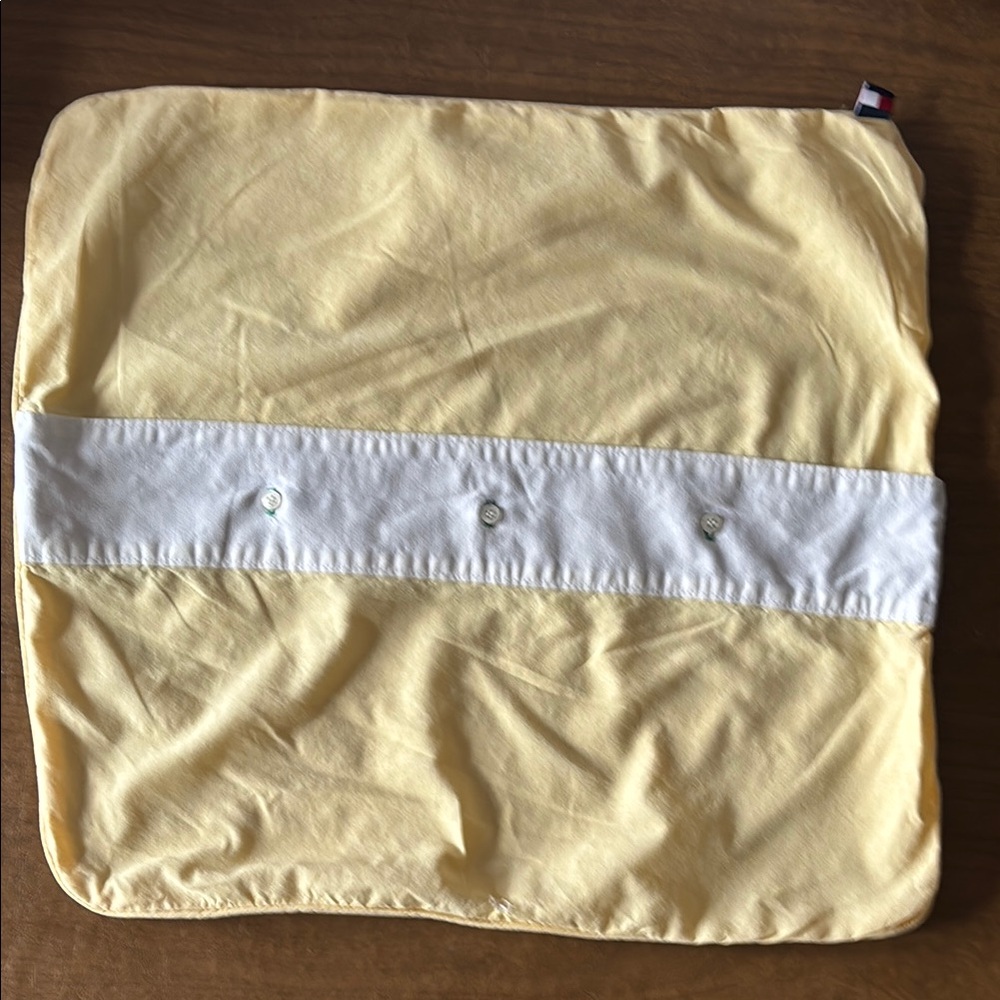 A set of 2 Tommy Hilfiger pillowcases